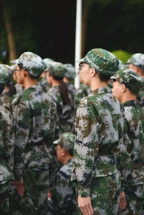 军训搞笑吃瓜视频下载