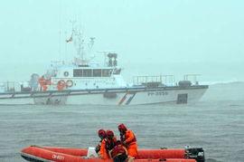 演习区吃瓜渔船