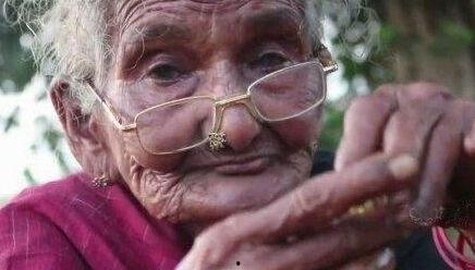 农村吃瓜老奶奶视频,笑谈田间趣事