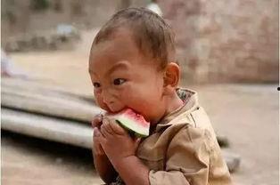 播放小孩吃瓜,小宝贝欢乐吃瓜瞬间