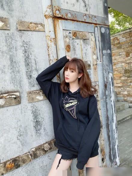 找前女友吃瓜,一场吃瓜盛宴背后的情感纠葛