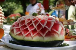 信阳农林吃瓜,瓜果飘香，田园风光尽收眼底