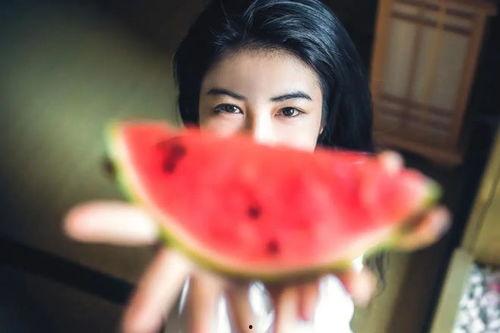 吃瓜少女问题,网络舆论场中的围观与反思
